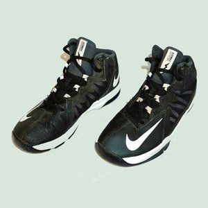 Nike NWOT Airmax Stutter Step 2 boy's 5Y sneakers